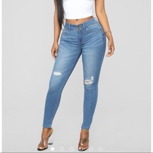Can’t Stop Me Distressed Jeans - SIZE 9